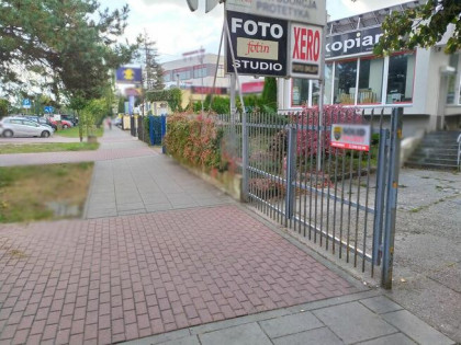 Wynajmę lokal użytkowy w centrum Łomianek od głównej ulicy