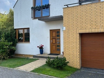 komfortowy dom na zamkniętym osiedlu-przy lesie