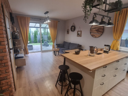 Apartamentowiec na Osowie, ogród 200 m2