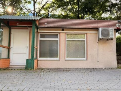 Lokal wolnostojący z 3 miejscami parkingowymi