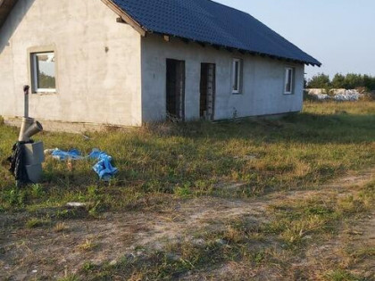 Dom w stanie surowym.