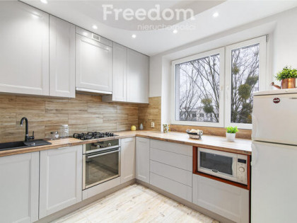 Słoneczne mieszkanie w bloku z cegły