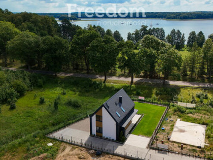 Nowoczesny dom z widokiem na jezioro na   S W J M