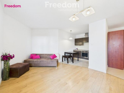 balkon i dwa pokoje  świetną lokalizacją ul.Barcza