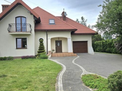 Klimatyczny dom  w zacisznej okolicy