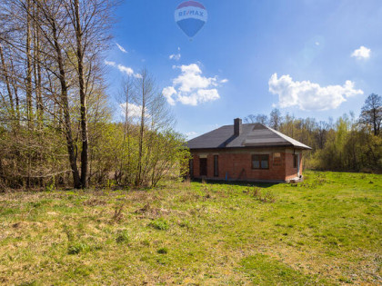 w stanie deweloperskim, na działce o pow. 3 490 m2