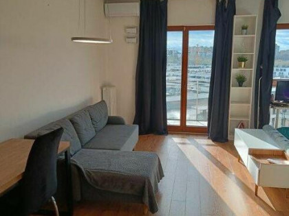 Wynajmę piękną, duża kawalerkę w nowym apartamentowcu.