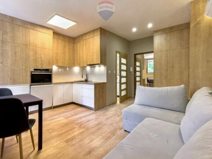 Kawalerka w kamienicy przy PKP Włochy