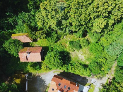 Działka z małym domem na sprzedaż – wyjątkowa okaz