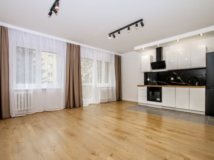 niezamieszkałe po generalnym remoncie, z balkonem