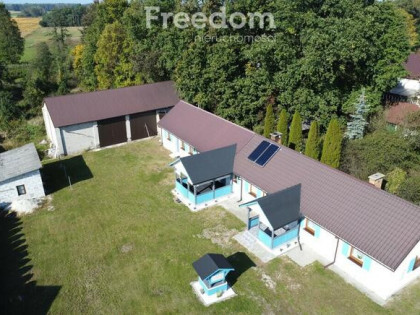 Dom po remoncie ze stawem na dużej działce