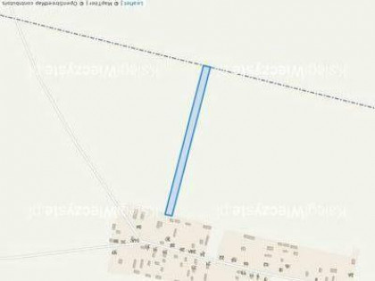 Działki rolne lub budowlane obok zabudowań i drogi utwardz