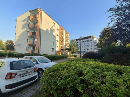 Do wynajęcia kawalerka Parkitka -1 piętro w bloku