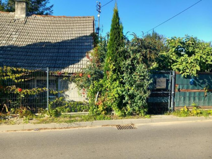 Sprzedam Połowę domu z działką