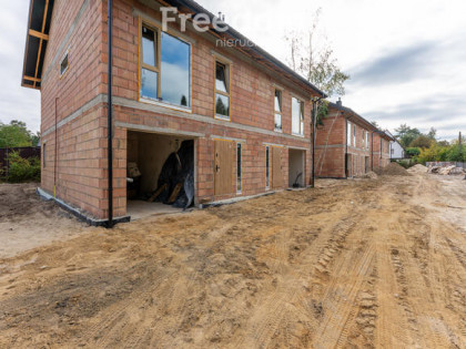 Nowa inwestycja: 6 połówek bliźniaka w Pilawie