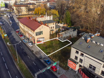 Działka pod zabudowę usługowo-handlowo-mieszkalną.