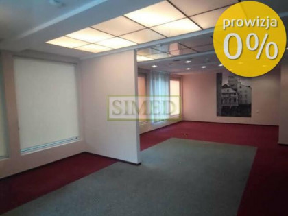 Centrum,8 pokoi ,parter wejście z ulicy,parking  .