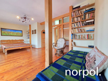 Stylowe mieszkanie w kamienicy przy Młynówce Królewskiej, ponad dachami innych