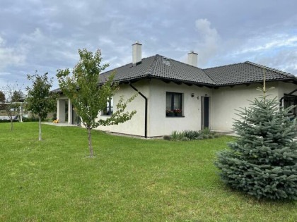 Dom wolnostojący w nowoczesnej zabudowie 130 m2