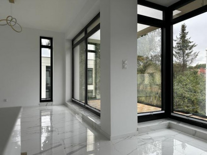 Nowy, luksusowy i ekskluzywnie wykończony apartament o pow.: