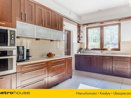 Rezydencja wśród zieleni - komfort i prywatność!