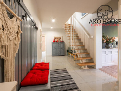 Dom marzeń w Choroszczy – 225 m², kominek, 7 pokoi