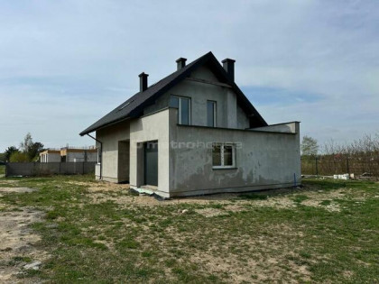 Dom w stanie surowym zamkniętym Jachranka