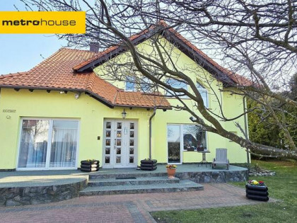 DOM NAD MORZEM Z POKOJAMI DLA TURYSTÓW