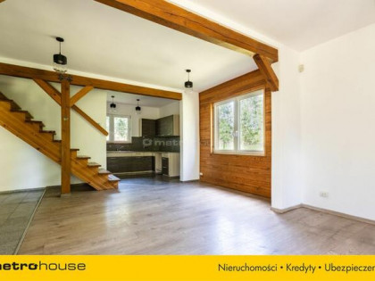 Przytulny dom w pięknej okolicy nad jeziorem.