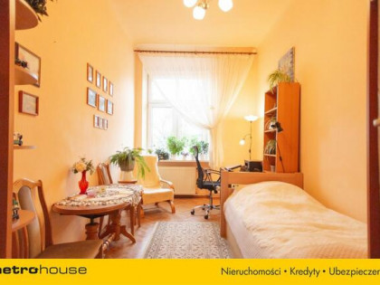 Bardzo duże mieszkanie w kamienicy przy PKP