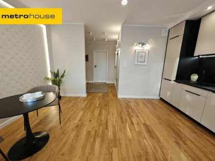 4 przepiękne pokoje po remoncie / parking / Stegny