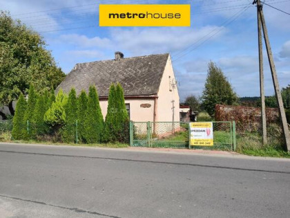 Dom na dużej działce, w centrum wsi, blisko PKP.