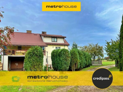 Dom na wsi w Rębisze-Kolonia, gm. Goworowo.