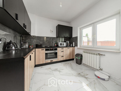 Dom Marki Celinówek, Okólna