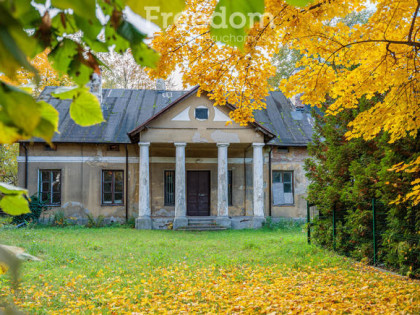 Zabytkowy Dwór z Początku XX Wieku
