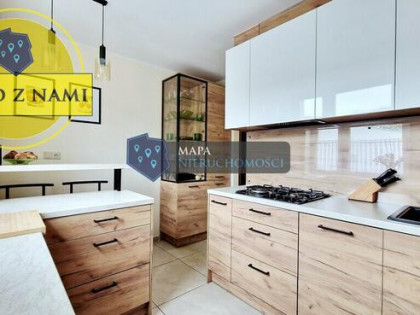 Wspaniałe trójstronne M4, teren ogrodzony Południe