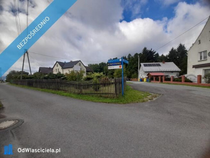 DOM Z POTENCJAŁEM W BOŻKOWIE (dolnośląskie) – DUŻA DZIAŁKA, UROCZY OGRÓD, ZABUDOWANIA GOSPODARCZE