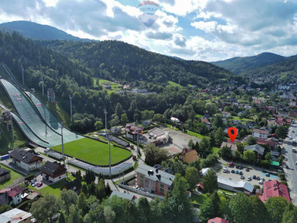 Dom w Szczyrku z widokiem na góry i skocznię