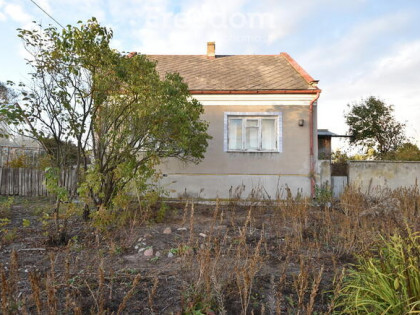 Duża działka  z domem murowanym na ulicy Akacjowej