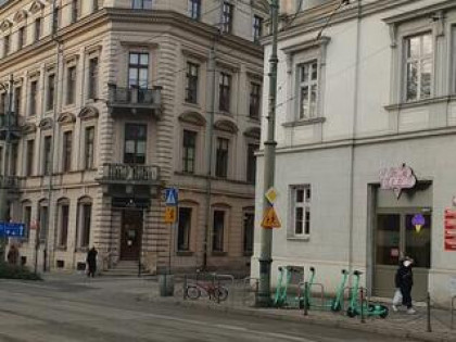 Lokal handlowy z witryną Stare Miasto Kraków blisko Plant.