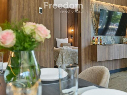 Apart 3 pok. nad promenadą, duży narożny taras.