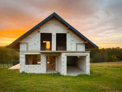 Dom 150 m² na 10 arowej działce – blisko Rzeszowa