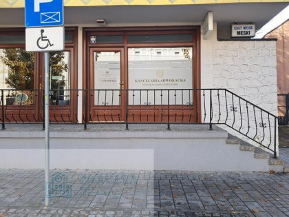 Wynajmę lokal w ścisłym centrum Radomska.