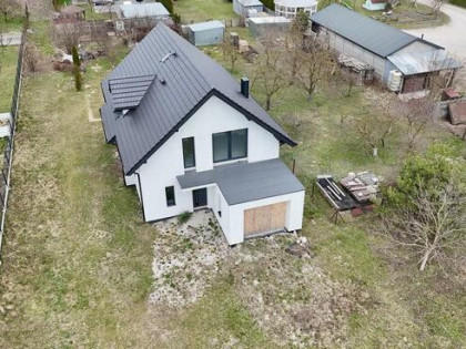 Dom 183,96 m² na działce 1089 m² – Kowala