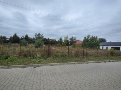 Działka 1050 m² – Rusiec – media, kostka, blisko S8