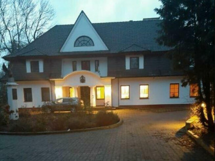 Piękny dworek w stylu klasycystycznym
