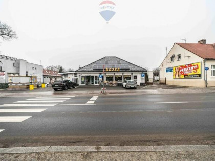 BUDYNEK USŁUGOWO BIUROWY W MUROWANEJ GOŚLINIE