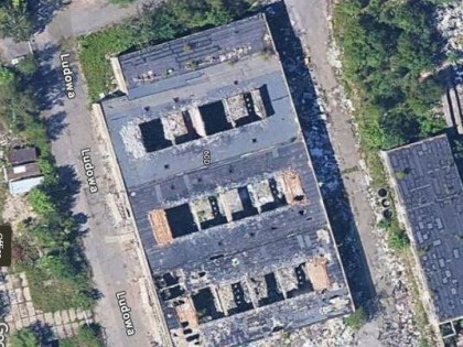 Teren po hali magazynowej i budynku mieszkalnym 2726 m2