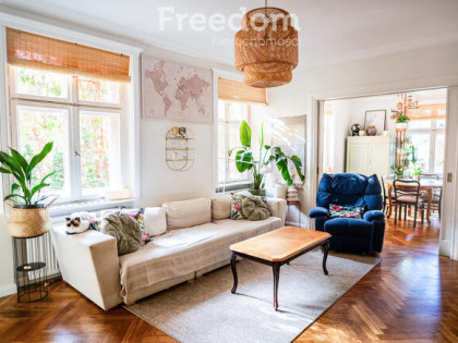 Połowa kamienicy po remoncie | Mazury Giżycko