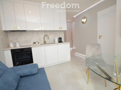 Nowy apartament z balkonem.